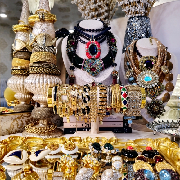 ✨️ 𝙉𝙞𝙖'𝙨 𝙅𝙚𝙬𝙚𝙡𝙧𝙮 𝘽𝙤𝙭 ✨️ Live Vintage Jewelry Auction! - Picture 13 of 14